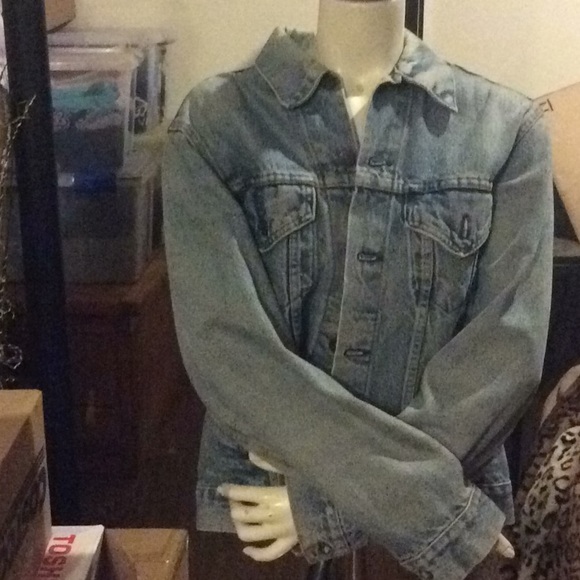 Embellished Boho Levi jean jacket runs big - Picture 2 of 5